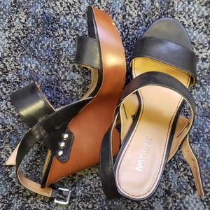 Great condition Nine West wedges Size 8M